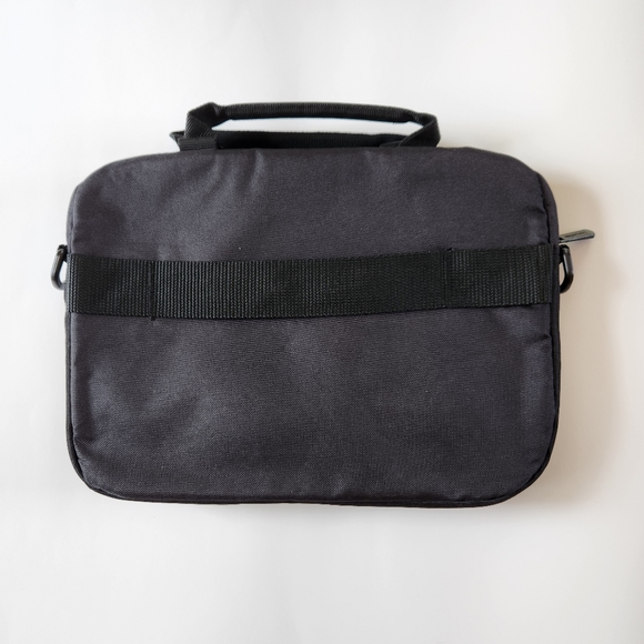 Amazon Basics 11.6-Inch Laptop and iPad Tablet Shoulder Bag Carrying Case, Black - Picture 11 of 12